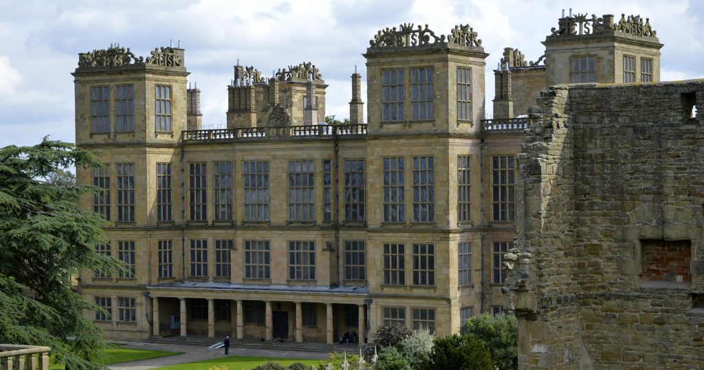 10 Dog friendly days out in the Peak District