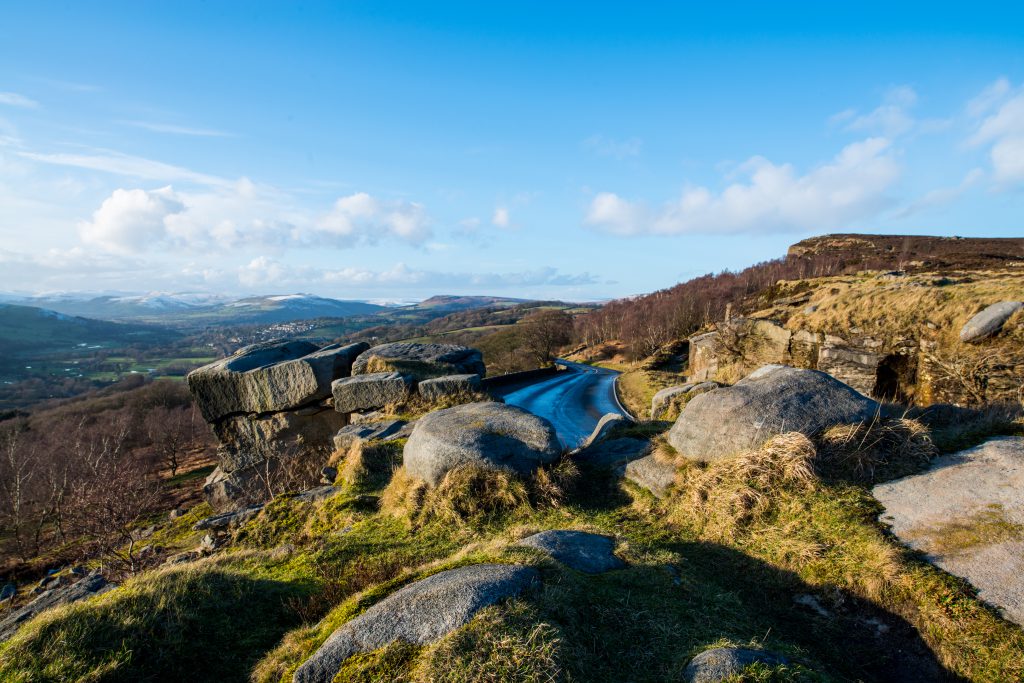 Hope Valley from Bamford Edge - Scenic winter peak district walks